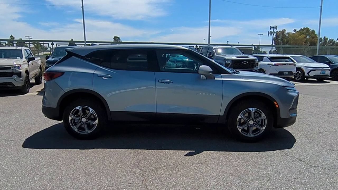 Used 2025 Chevrolet Blazer LT AWD/4WD image 9