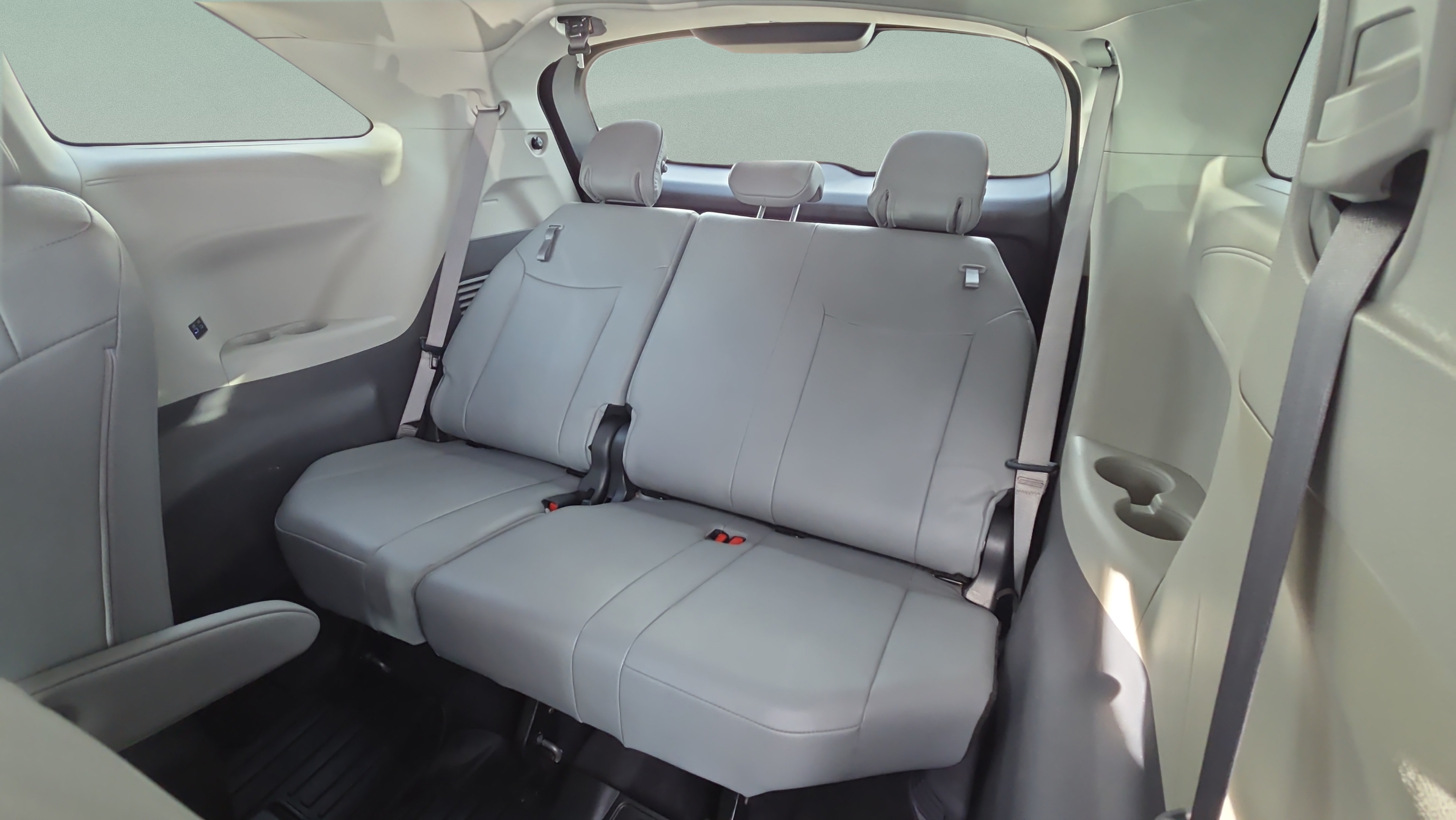 Certified 2024 Toyota Sienna XLE FWD image 14