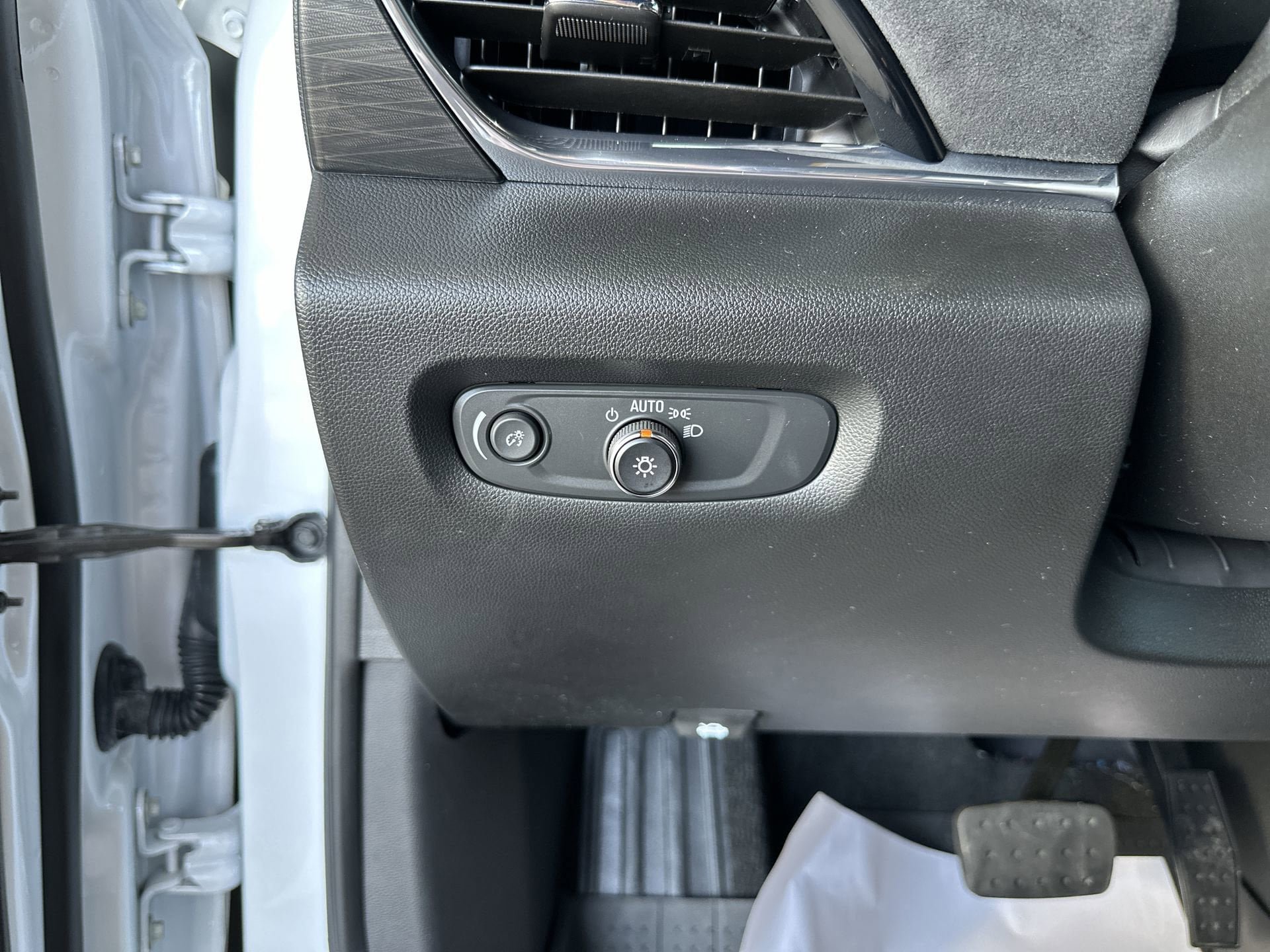Used 2023 Chevrolet Traverse High Country w/ LPO, 'HIT The Road' Package FWD image 18