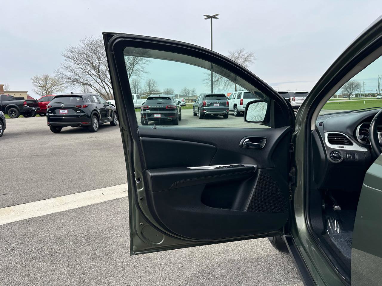 Used 2017 Dodge Journey SE w/ Flexible Seating Group FWD image 11