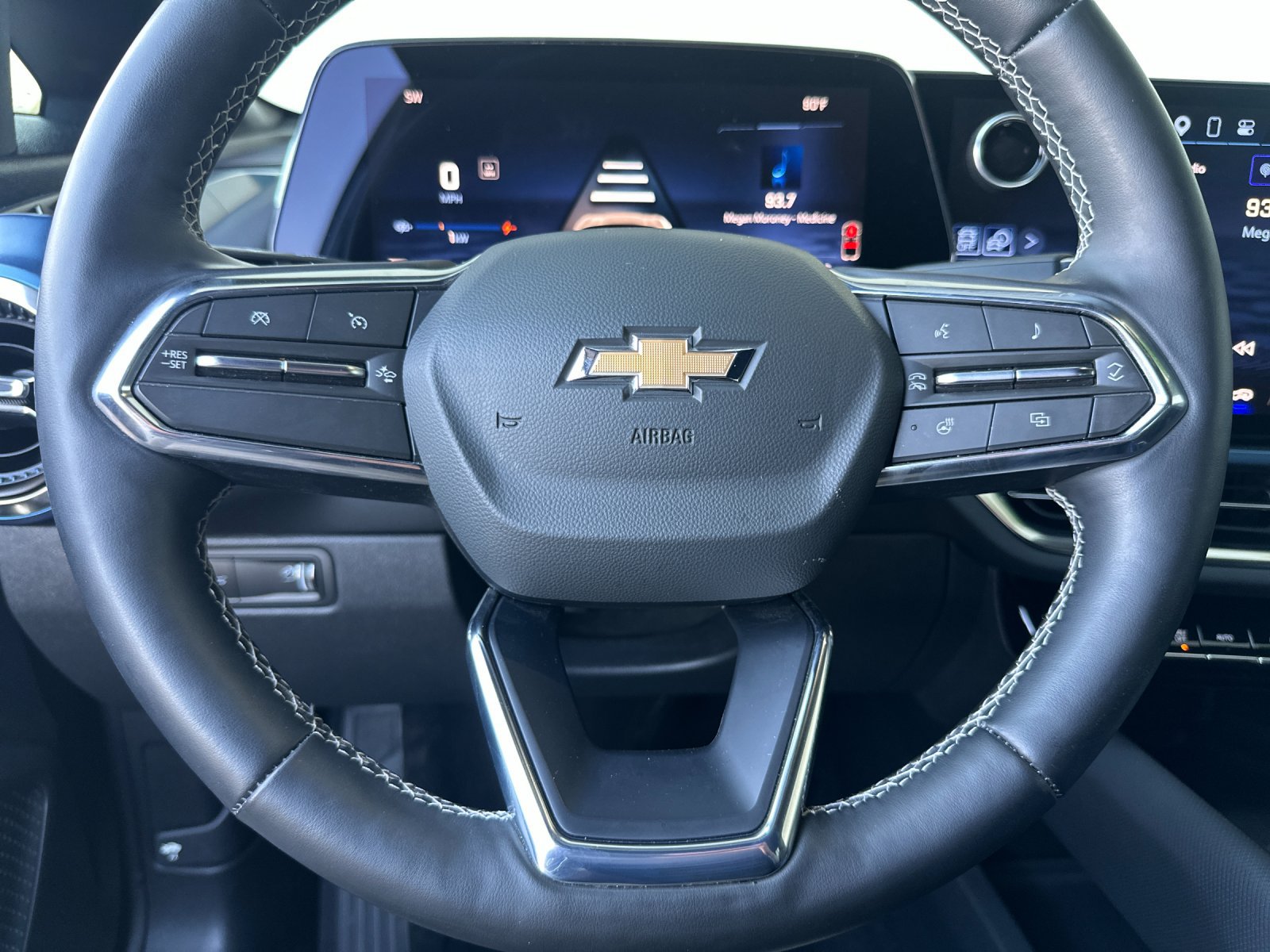 Used 2024 Chevrolet Equinox EV LT FWD image 22
