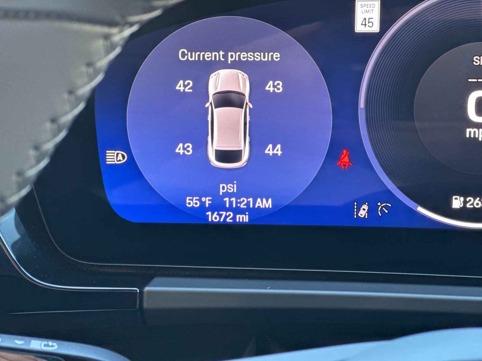 Certified 2025 Porsche Macan Electric image 32