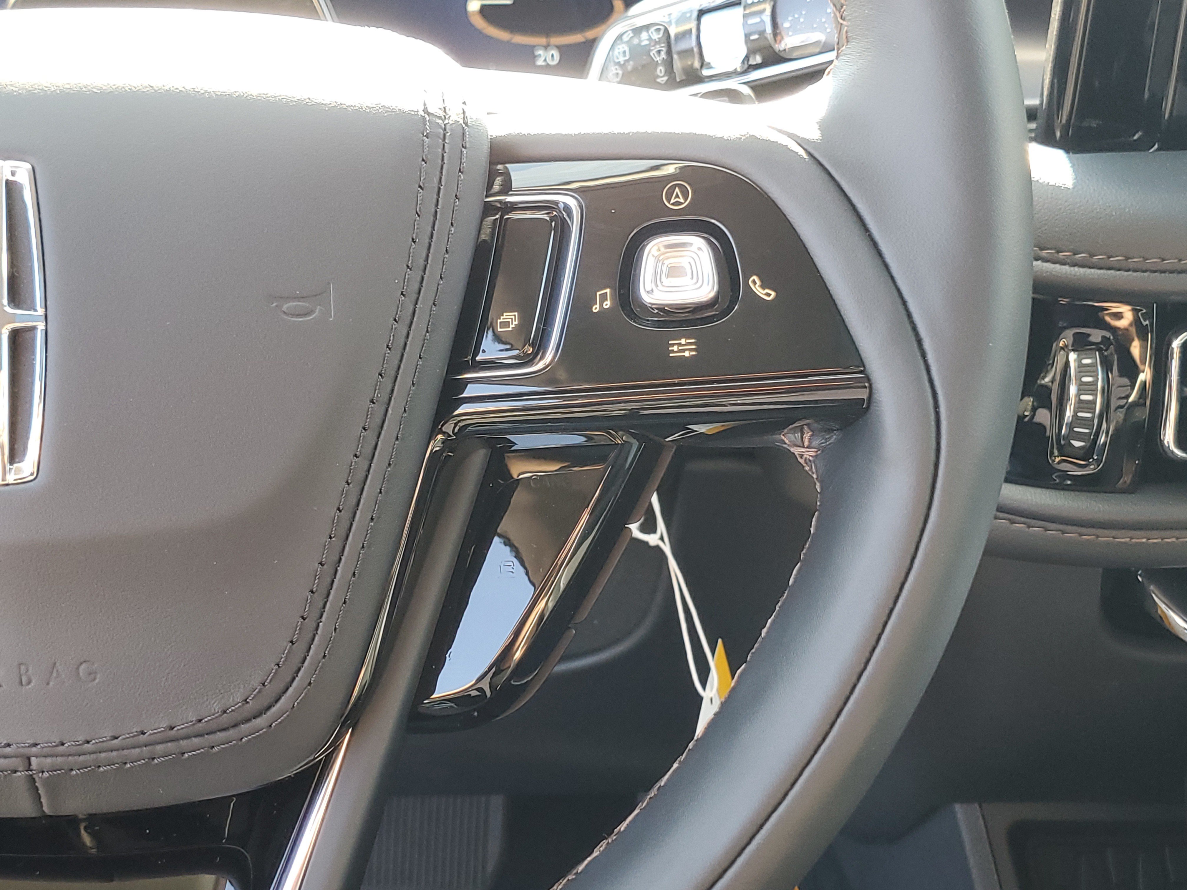 New 2026 Lincoln Aviator AWD image 17