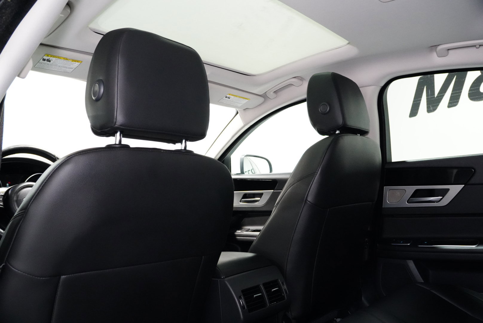 Used 2016 Jaguar XF Premium image 16