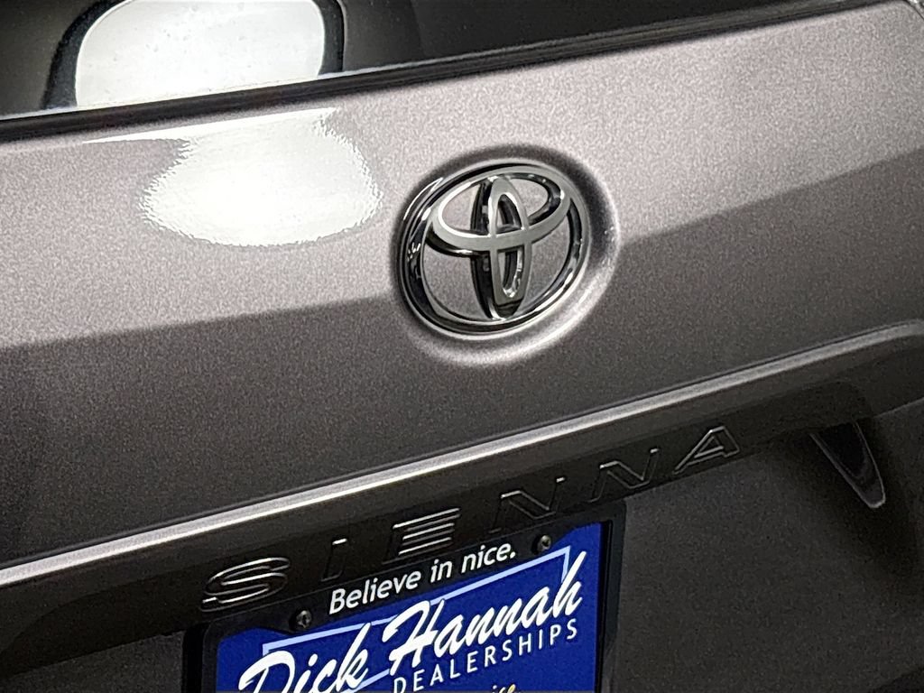 Used 2020 Toyota Sienna SE w/ SE Preferred Package AWD/4WD image 24