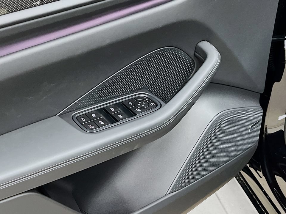 New 2026 Porsche Macan Turbo Electric AWD/4WD image 20
