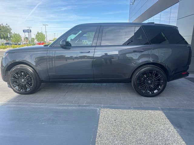 Used 2024 Land Rover Range Rover Long Wheelbase SE image 8