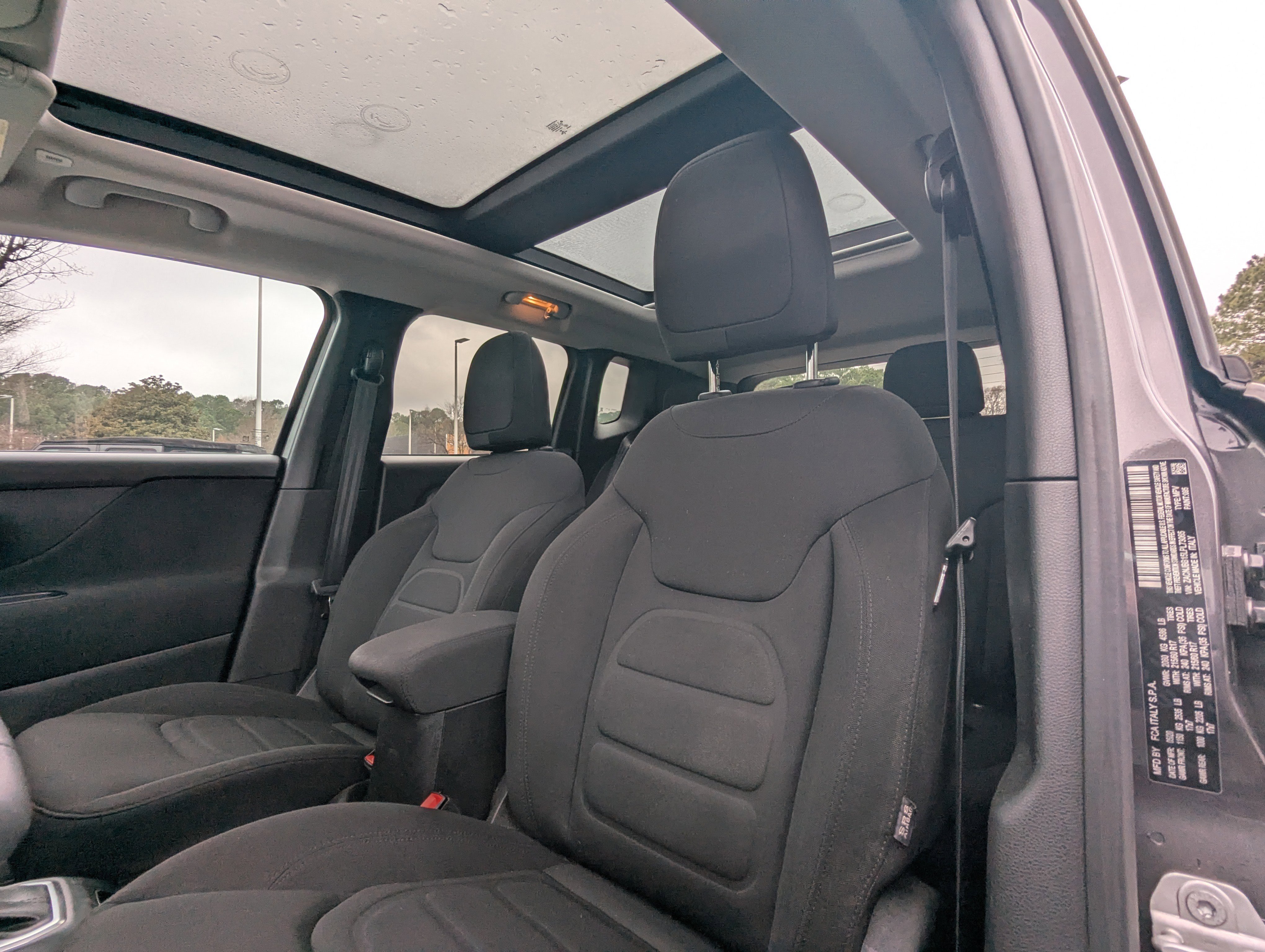 Used 2020 Jeep Renegade Latitude w/ Popular Equipment Group image 9