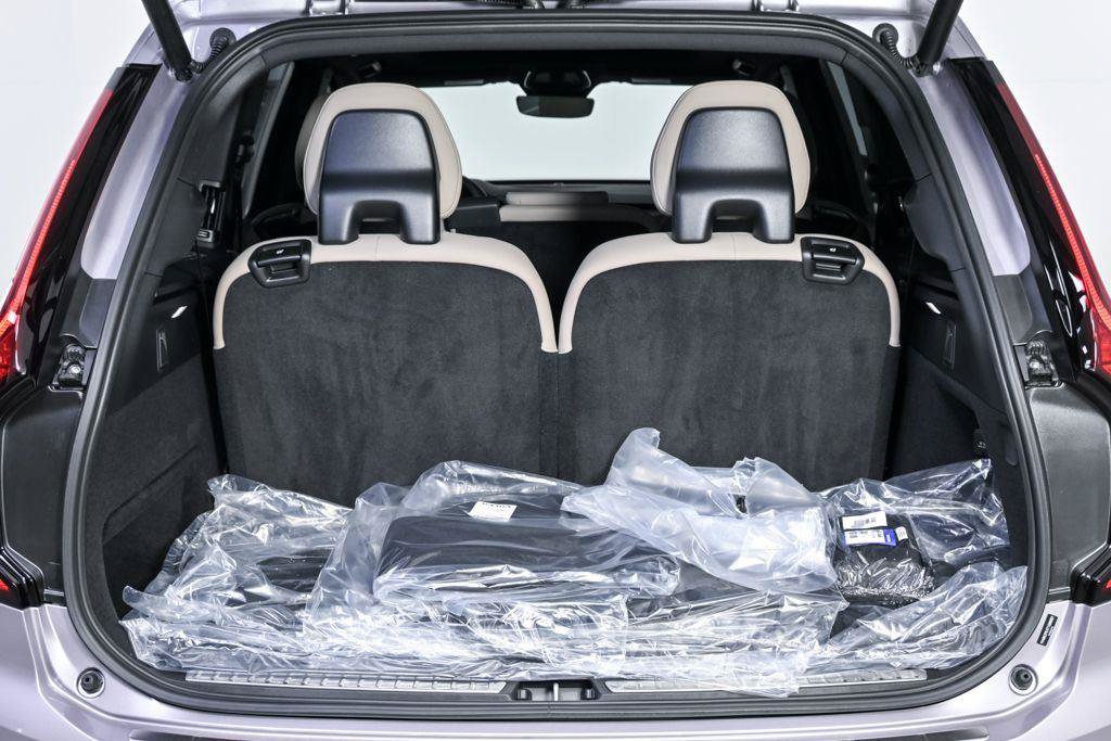 New 2026 Volvo XC90 B6 Plus w/ Protection Package Premier AWD/4WD image 32