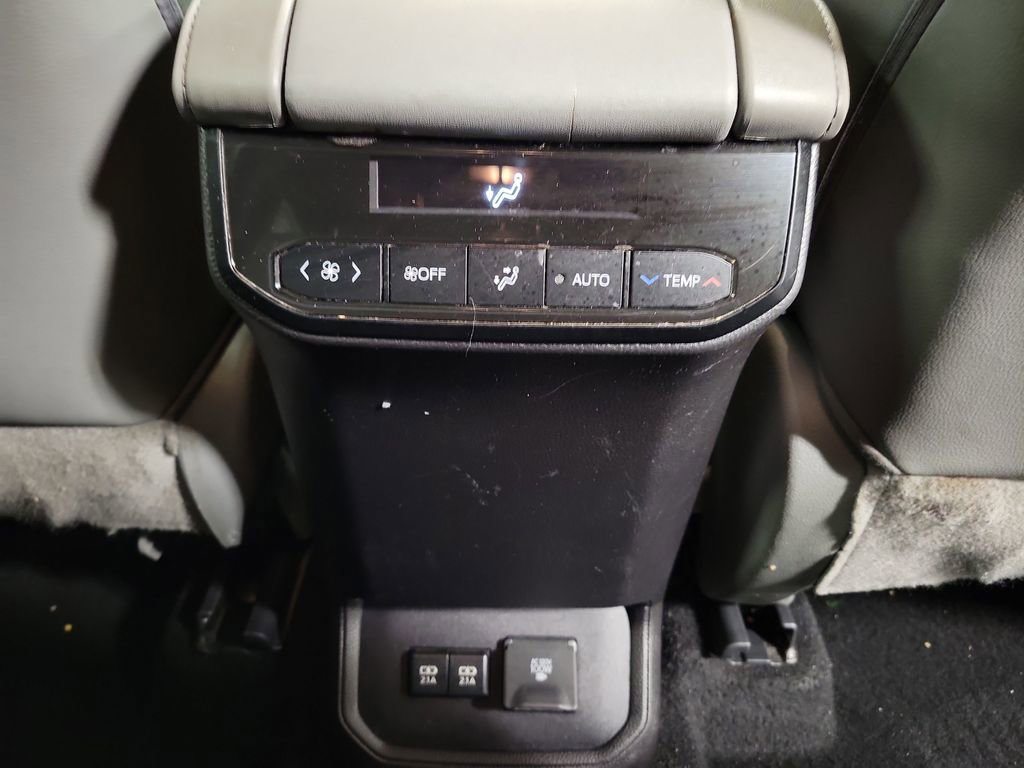 Used 2021 Toyota Highlander Limited image 28