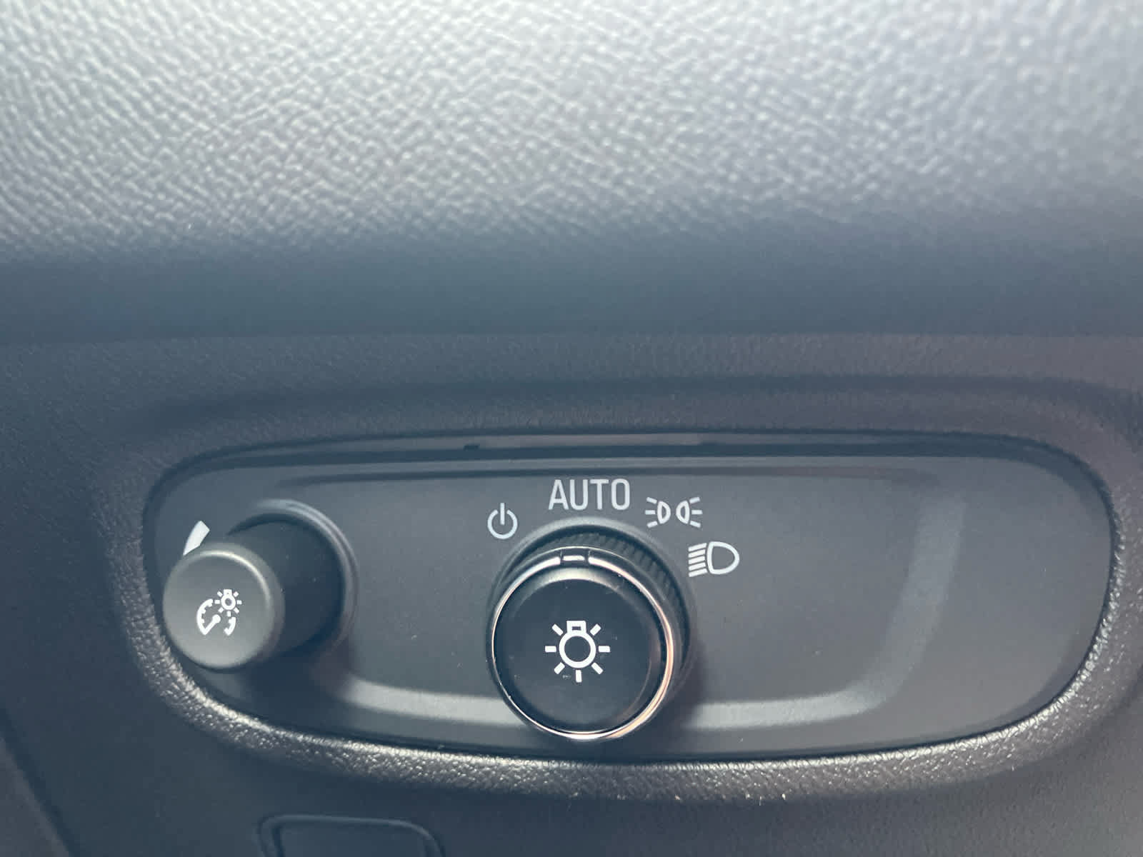 Used 2022 GMC Terrain SLE w/ Driver Convenience Package FWD image 12