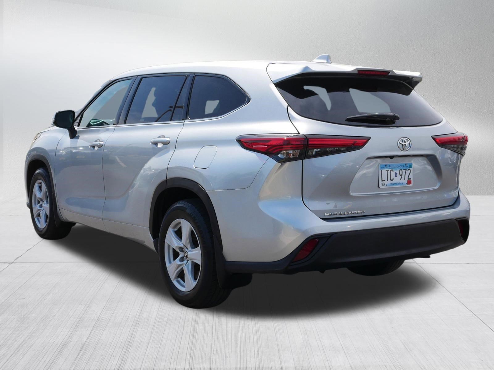 Used 2021 Toyota Highlander LE AWD/4WD image 5