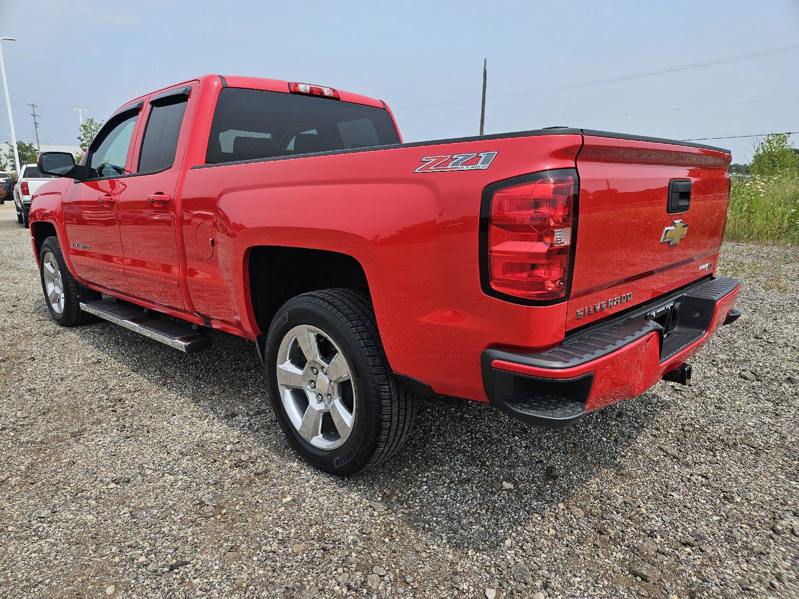 Used 2017 Chevrolet Silverado 1500 LT AWD/4WD image 5