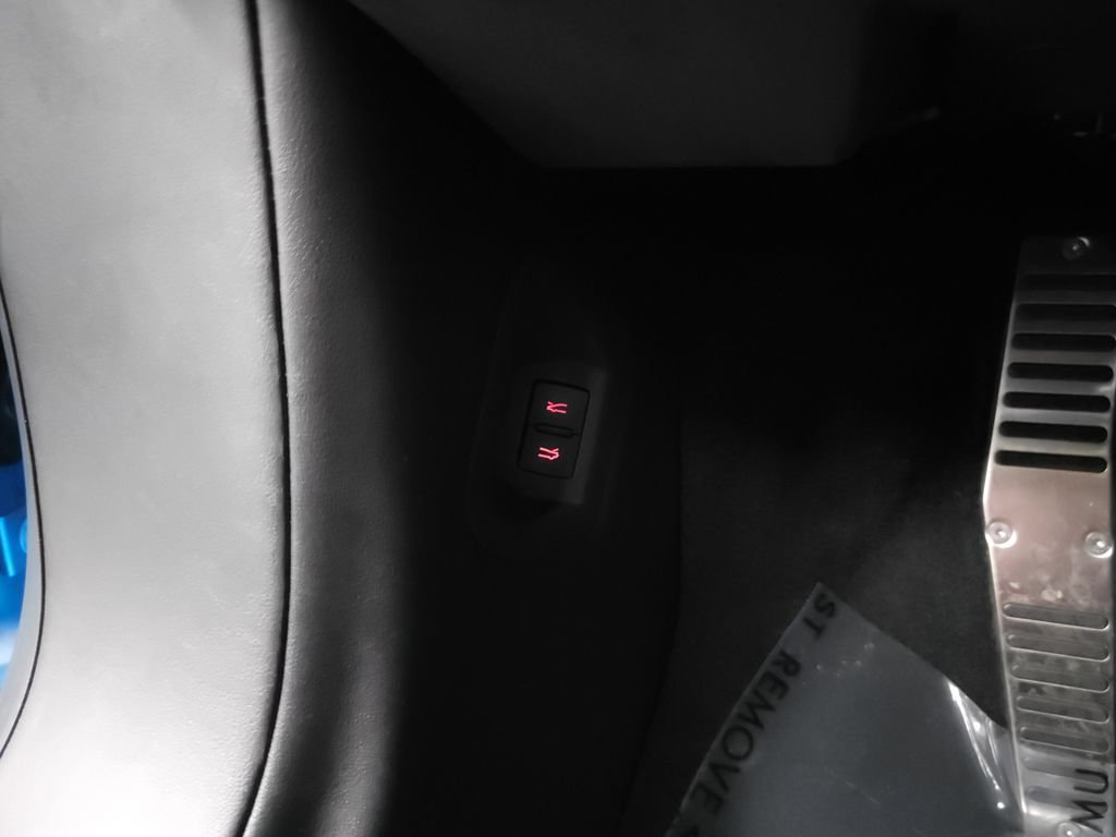 Used 2022 Lamborghini Huracan EVO RWD image 16
