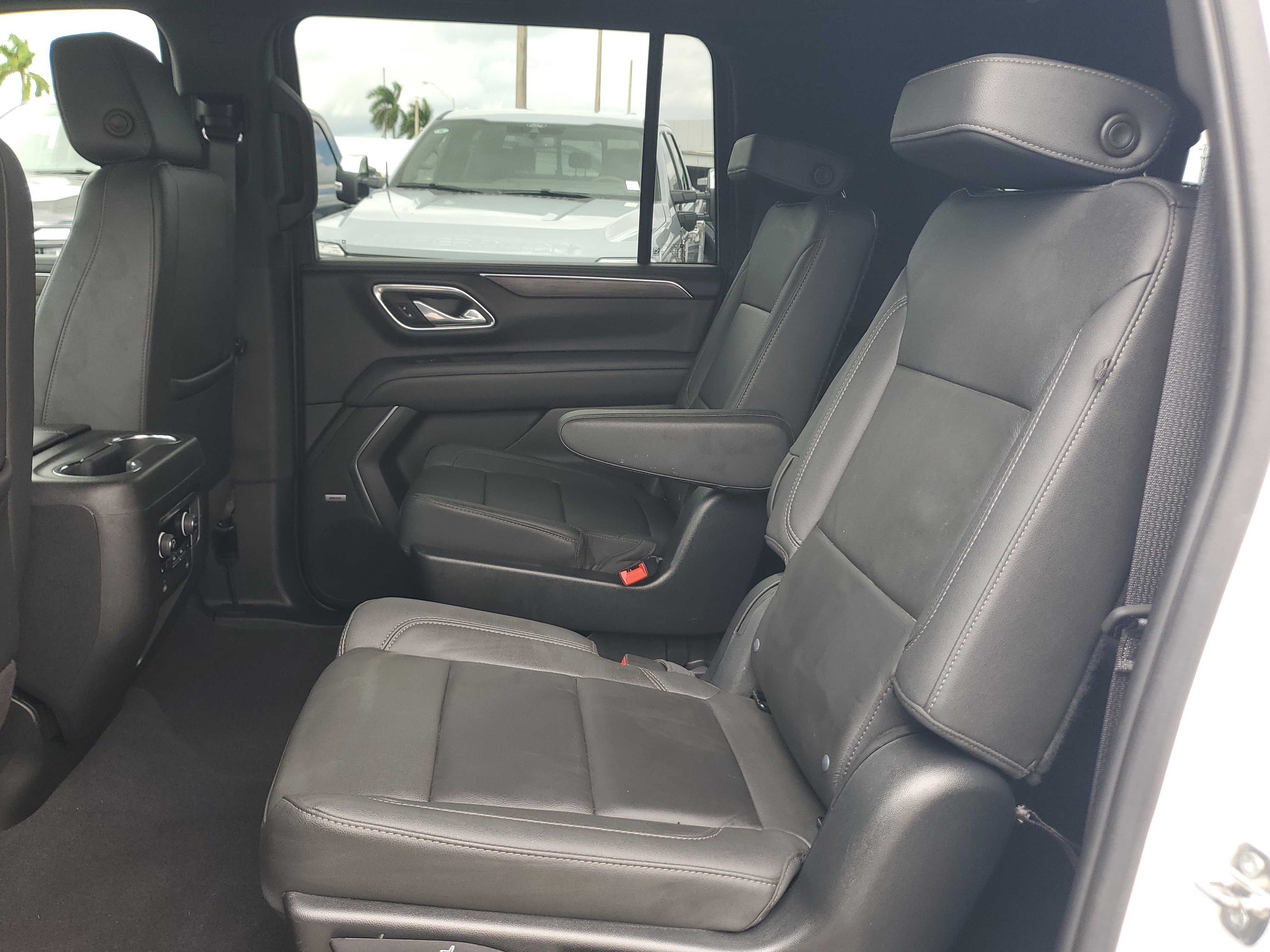 Used 2023 Chevrolet Suburban Z71 w/ Luxury Package AWD/4WD image 13