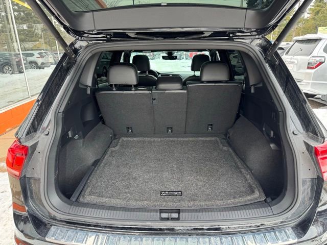 Used 2022 Volkswagen Tiguan SE R-Line image 25