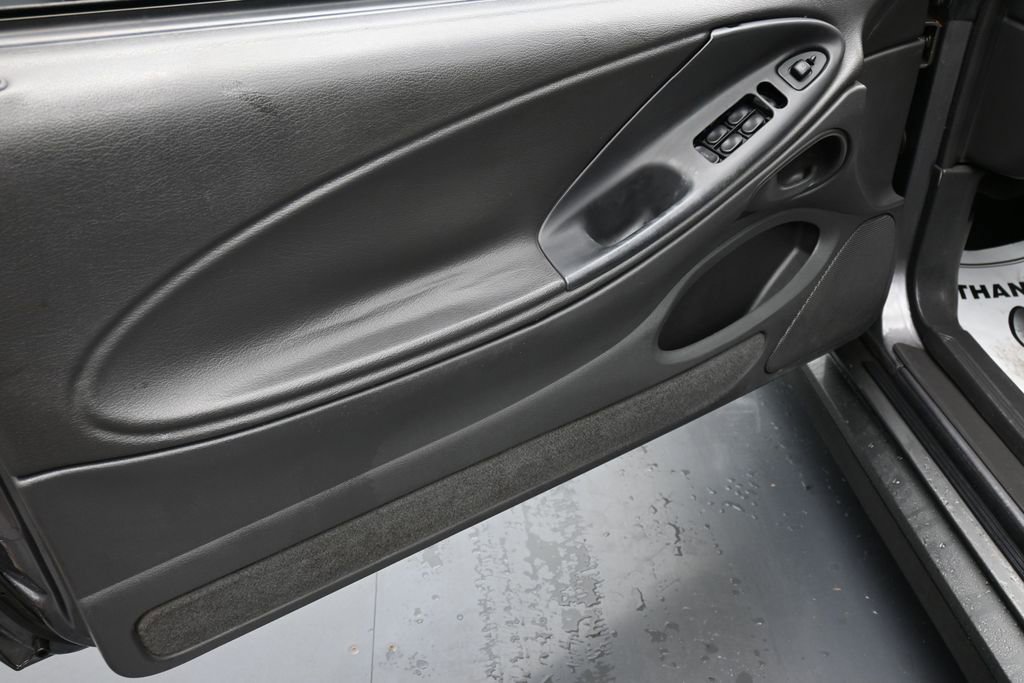 Used 2004 Ford Mustang GT RWD image 9