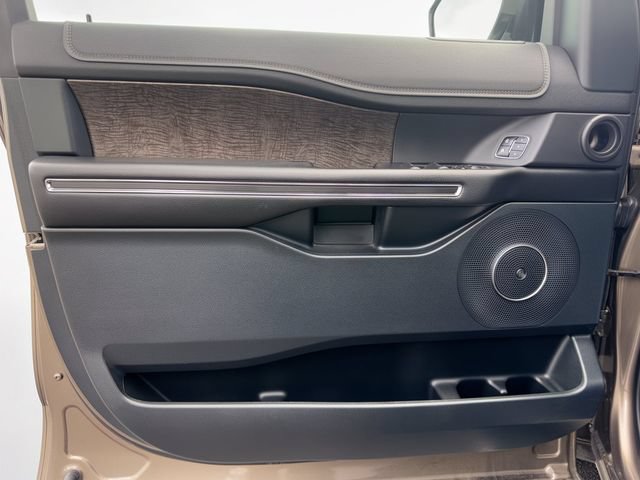 Used 2018 Ford Expedition Limited w/ Equipment Group 302A RWD image 12