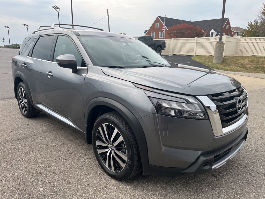 Used 2025 Nissan Pathfinder Platinum w/ Cargo Package image 7