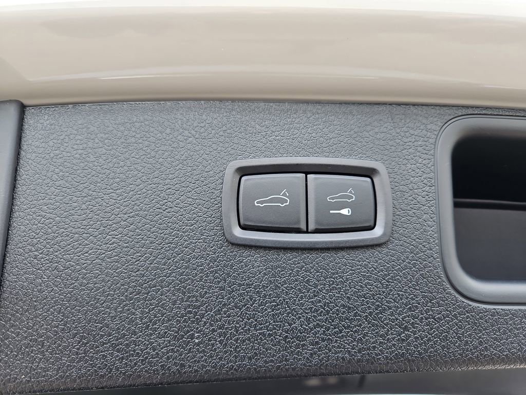 Certified 2025 Porsche Macan image 26