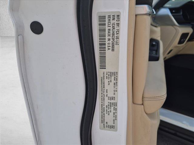 Used 2023 Jeep Grand Cherokee Limited AWD/4WD image 15