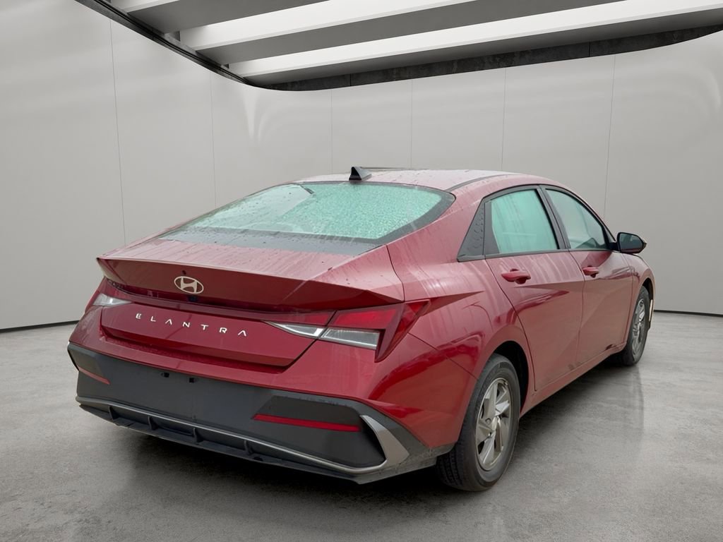 Used 2024 Hyundai Elantra SE FWD image 5