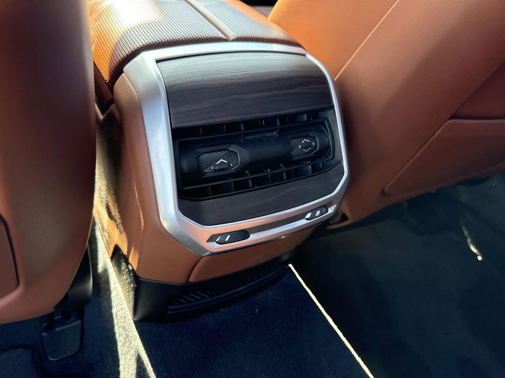 Used 2023 BMW 740i w/ Parking Assistance Package image 21