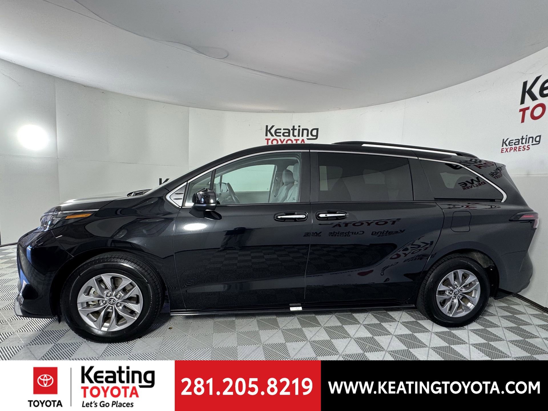 Certified 2024 Toyota Sienna XLE image 9