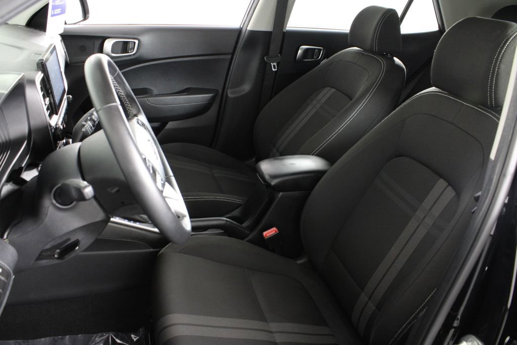 Certified 2024 Hyundai Venue SEL image 18