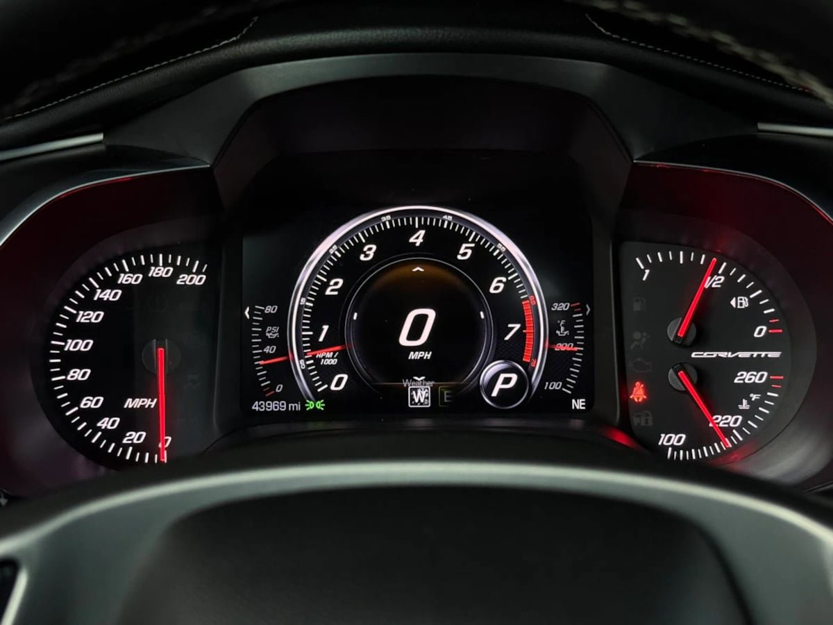 Used 2018 Chevrolet Corvette Stingray Coupe w/ Carbon Flash Badge Package RWD image 42