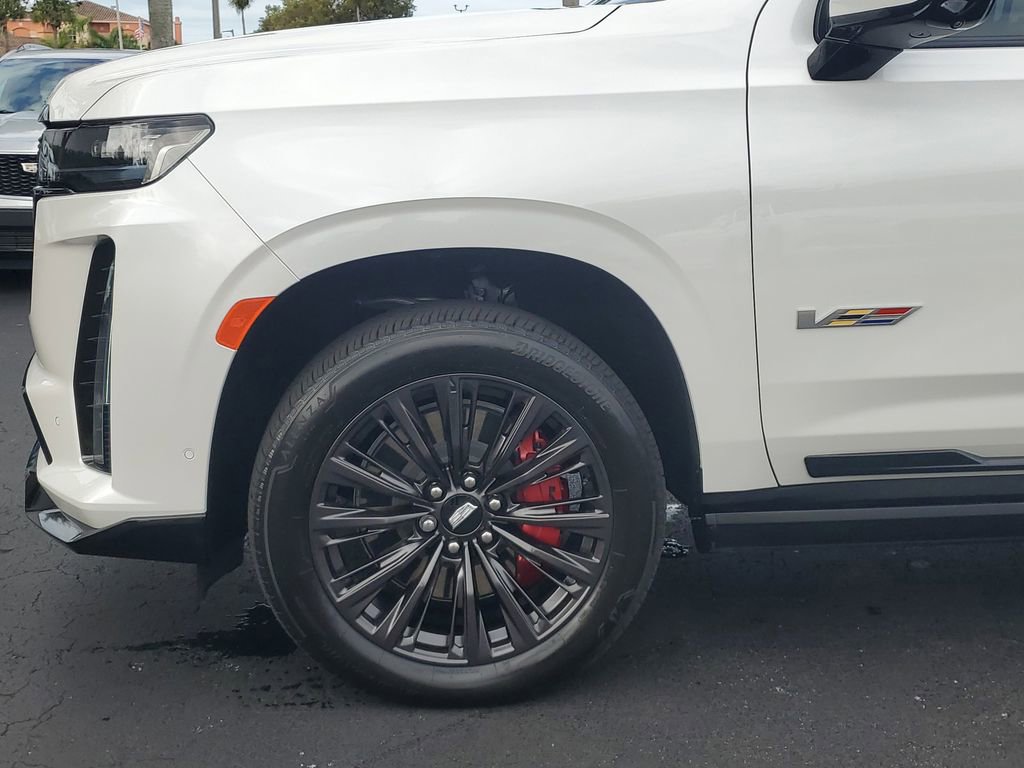 Certified 2024 Cadillac Escalade V w/ LPO, ONYX Package image 11