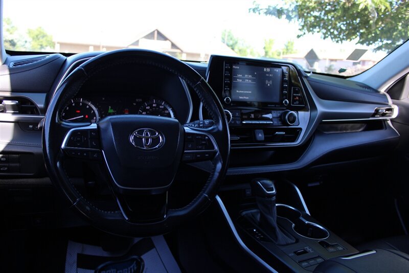 Used 2021 Toyota Highlander XLE AWD/4WD image 14