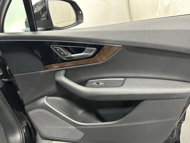 Used 2017 Audi Q7 3.0T Premium Plus AWD/4WD image 32