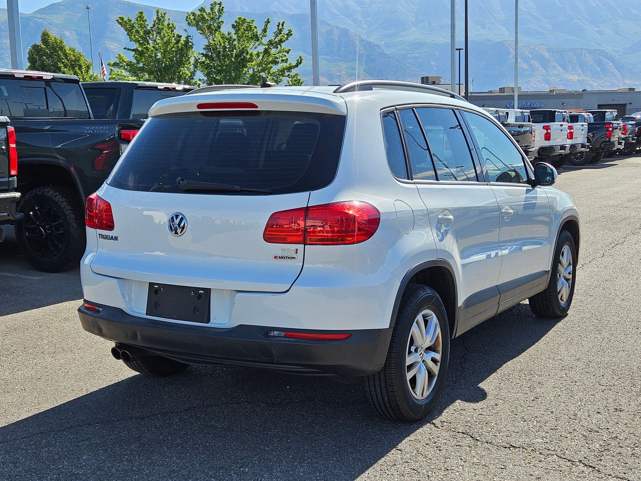 Used 2017 Volkswagen Tiguan S AWD/4WD image 3