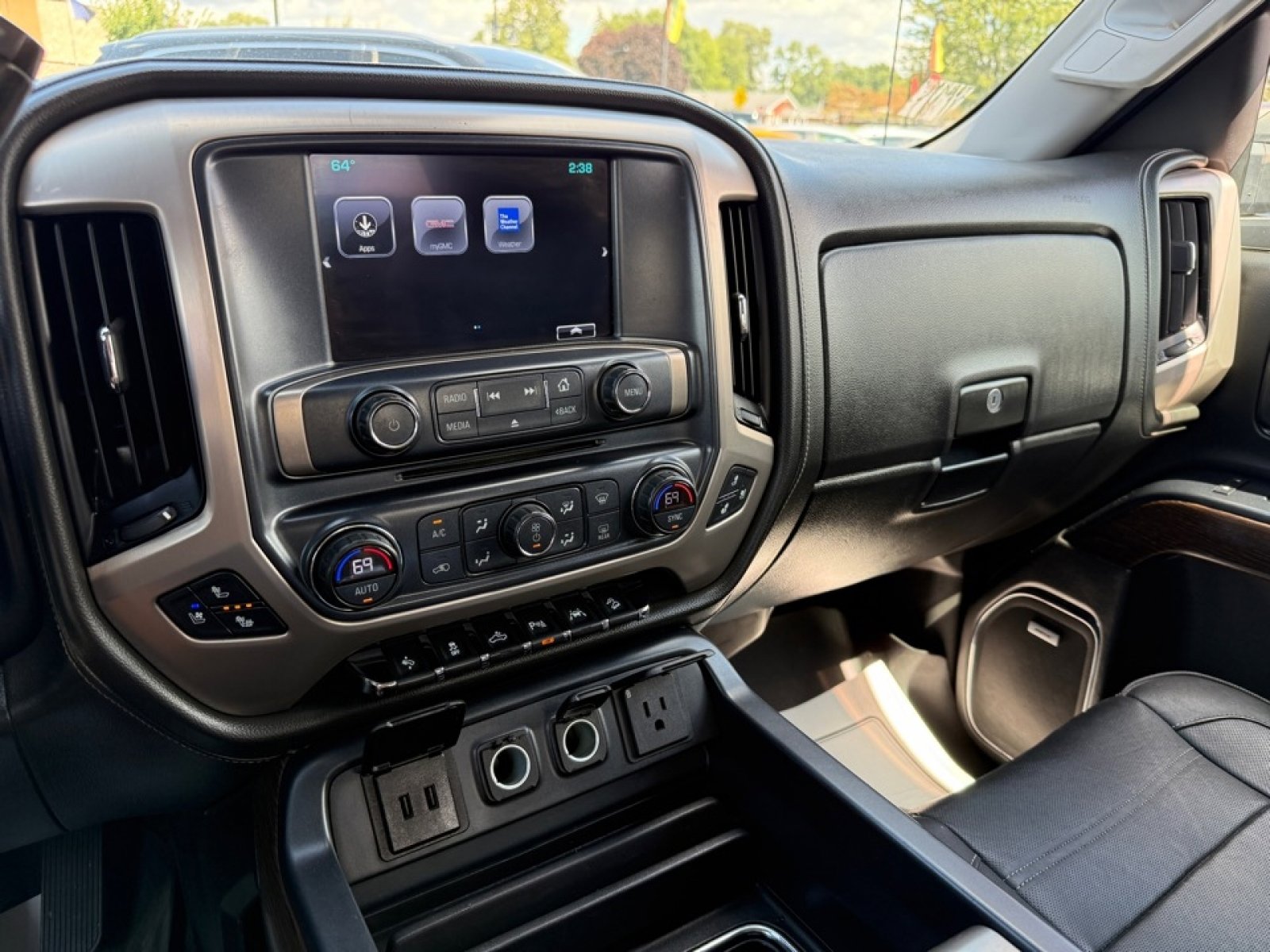 Used 2018 GMC Sierra 1500 Denali image 32