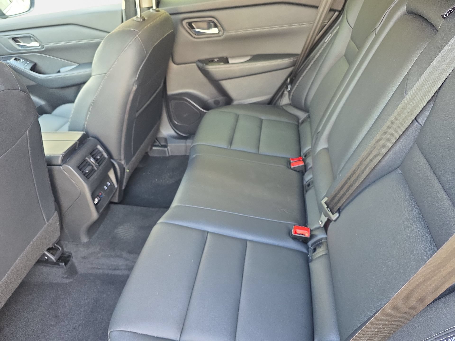 Used 2025 Nissan Rogue SL w/ SL Premium Package AWD/4WD image 14