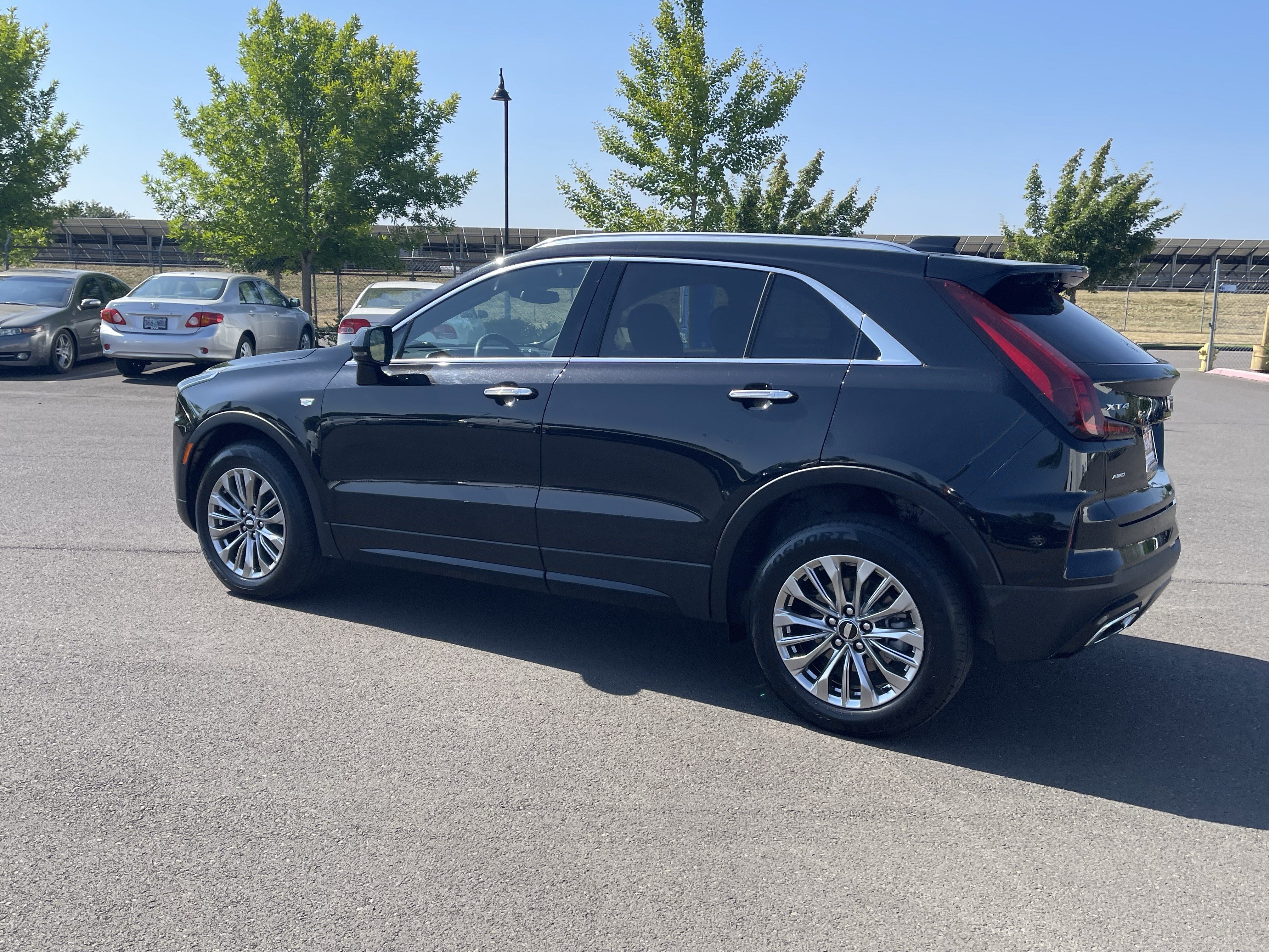 Used 2024 Cadillac XT4 Premium Luxury AWD/4WD image 3
