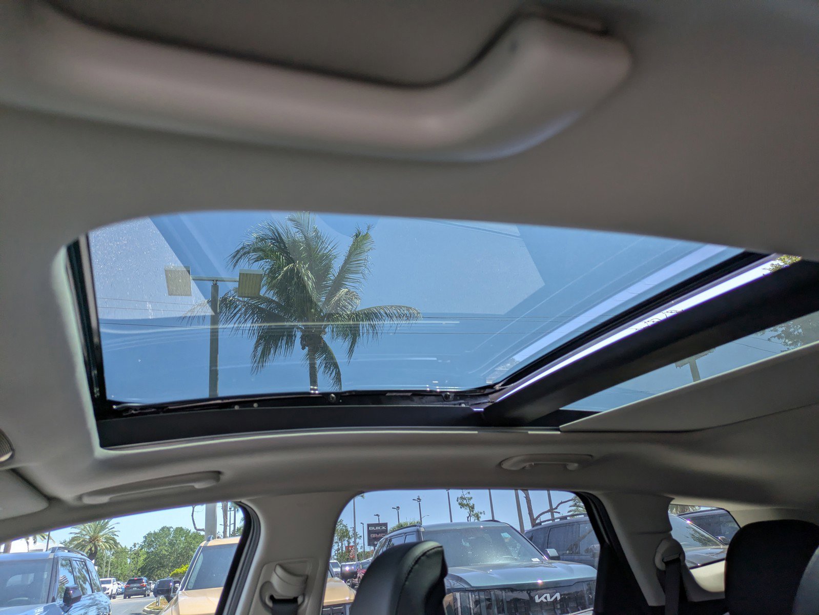 Certified 2026 Kia Sportage EX w/ EX Panorama Roof Package FWD image 19