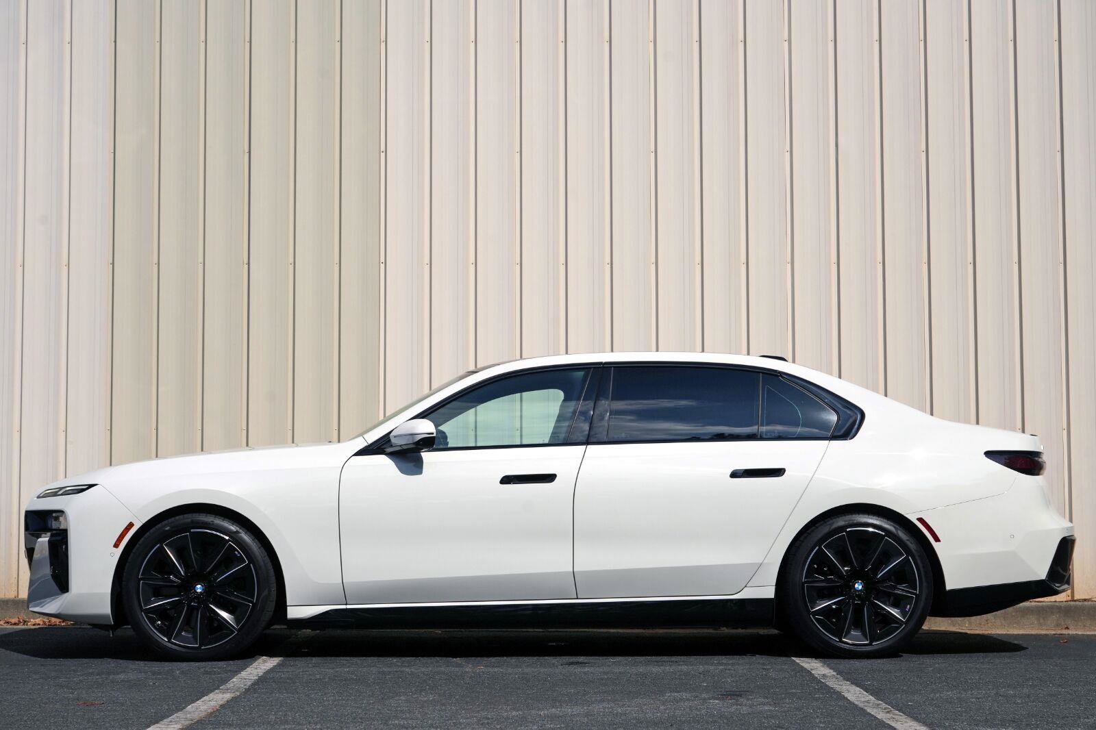 Used 2024 BMW i7 xDrive60 AWD/4WD image 8