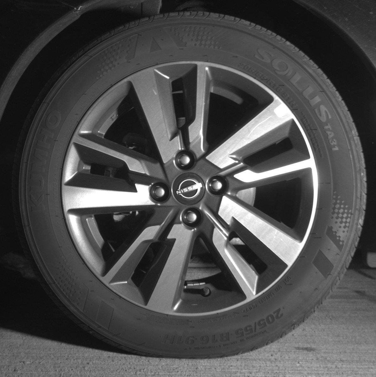 Used 2025 Nissan Versa SV image 12