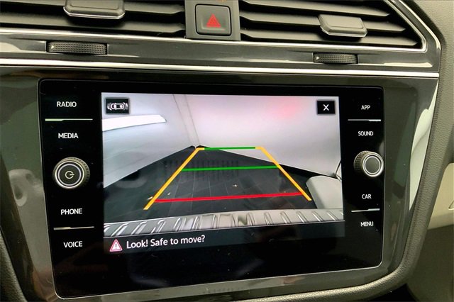 Used 2023 Volkswagen Tiguan SE w/ Panoramic Sunroof Package image 21