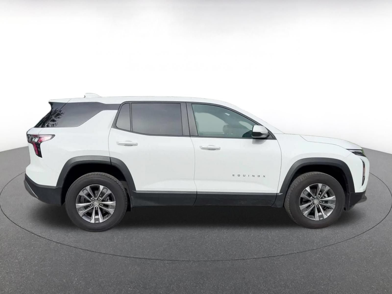 Used 2025 Chevrolet Equinox LT FWD image 15