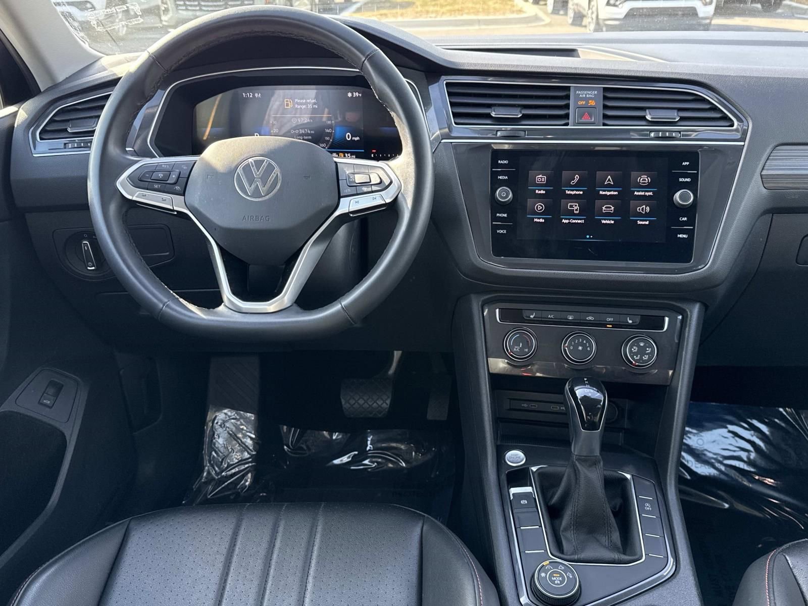 Used 2024 Volkswagen Tiguan SE image 8