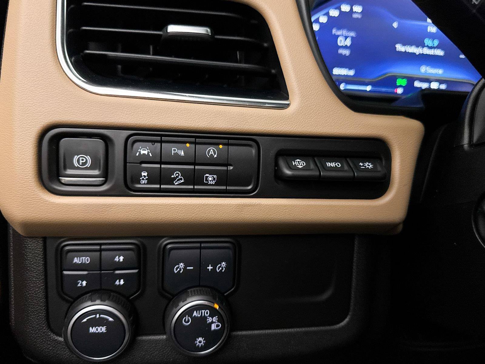 Used 2023 Chevrolet Tahoe Premier AWD/4WD image 10