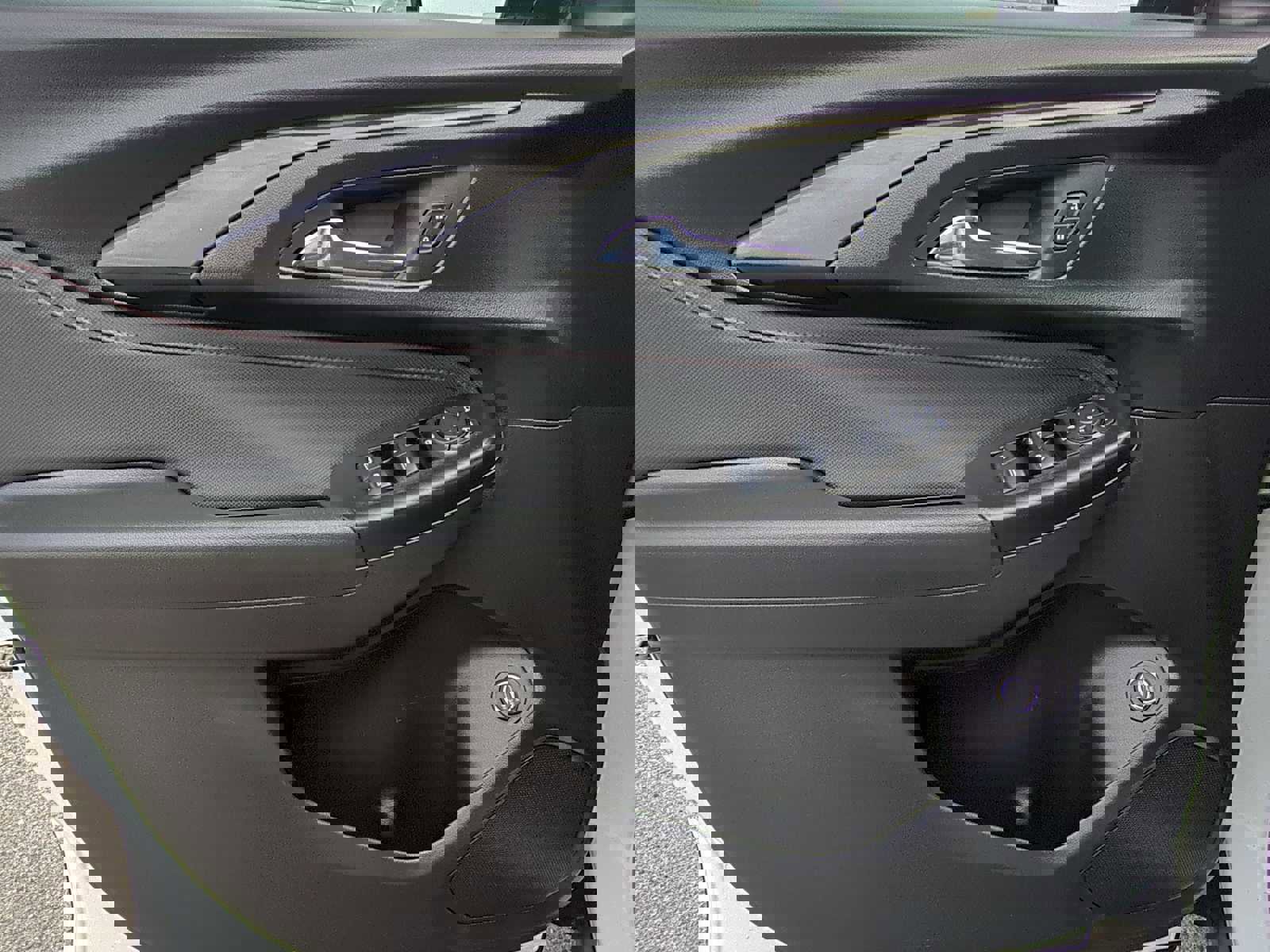 Used 2021 Chevrolet TrailBlazer RS w/ Sun and Liftgate Package image 10