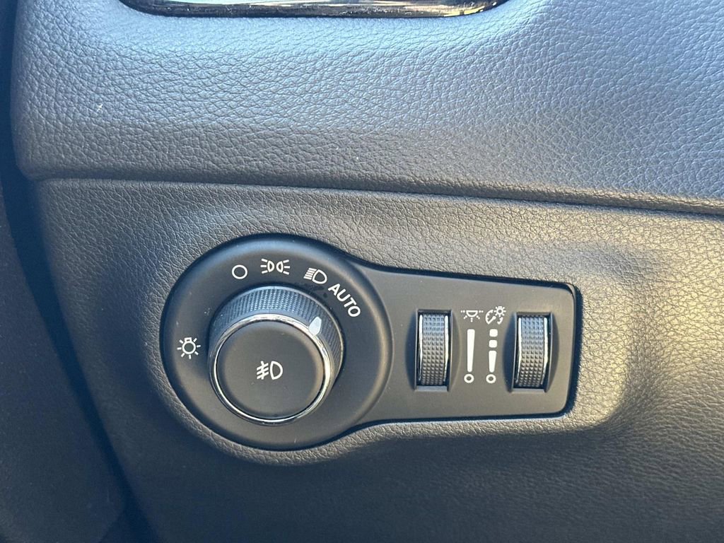 Used 2018 Jeep Compass Limited AWD/4WD image 26