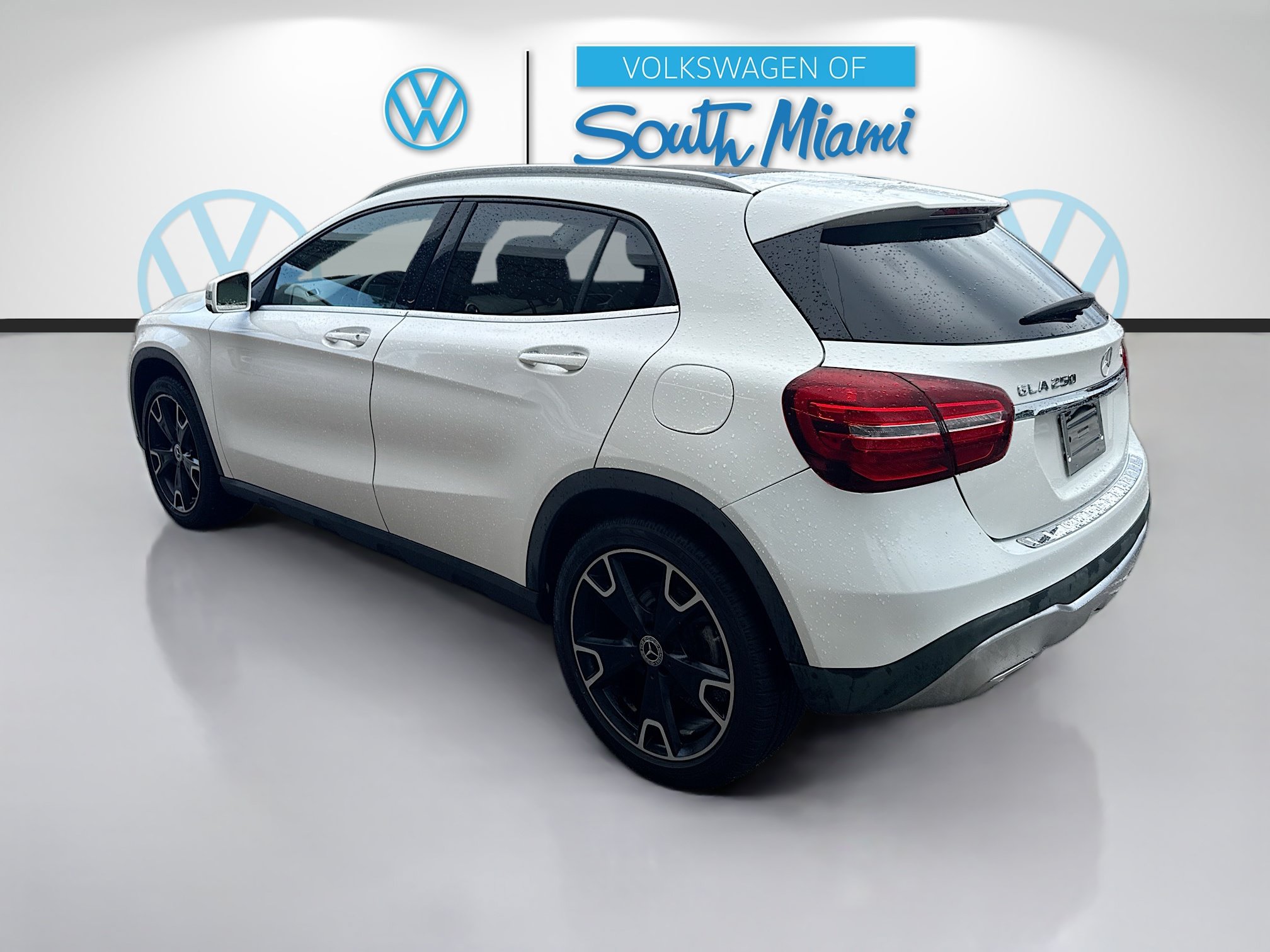 Used 2020 Mercedes-Benz GLA 250 4MATIC w/ Premium Package image 5