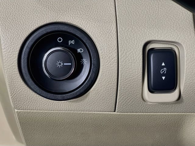 Used 2016 Ford Taurus Limited FWD image 11
