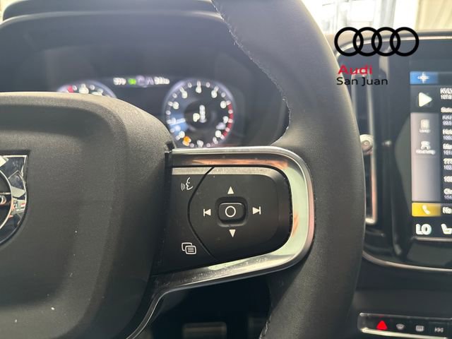 Used 2022 Volvo XC40 T4 R-Design w/ Advanced Package image 23