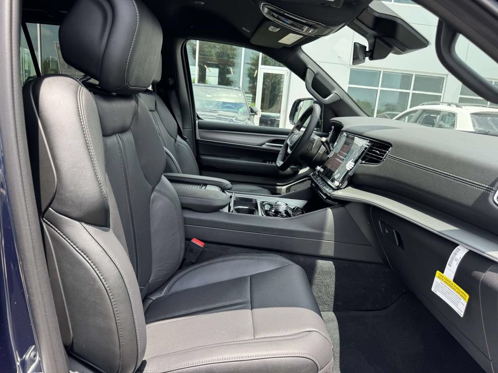 New 2026 Jeep Grand Wagoneer Limited w/ 8-Passenger Seating Package AWD/4WD image 15